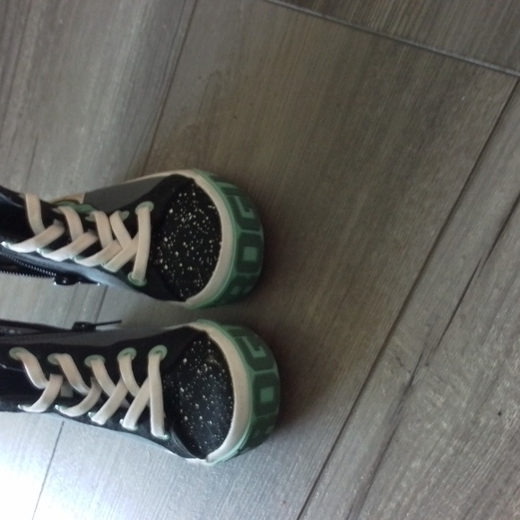 kids size 8 toddlers The Mandalorian high top zip sneakers baby Yoda - Picture 3 of 7